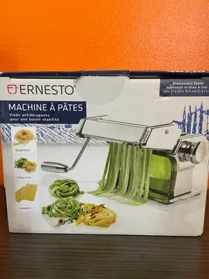 Machine à pâtes utilisée une seule fois, comme neuve