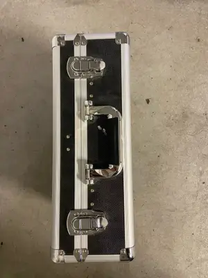 Boîte à outils avec tous les outils à l’intérieur, en excellent état - Miniature 5