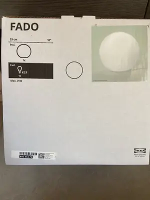 Lampe IKEA Fado avec ampoule multicolore, télécommande et boîte d’origine - Miniature 5