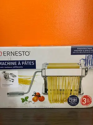Machine à pâtes utilisée une seule fois, comme neuve - Miniature 2