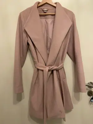 Manteau d’hiver rose pâle, taille médium