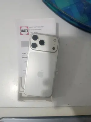 iPhone 17 Pro Max blanc 256 Go avec facture, chargeur et boîte - Miniature 5