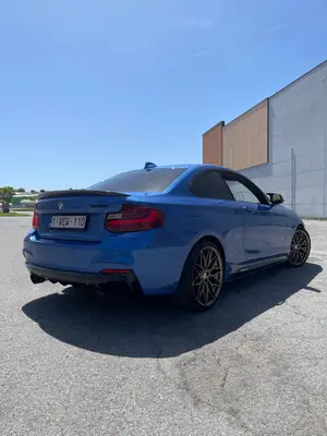 BMW M235i F22 2015 Bleu Estoril, boîte auto ZF8 et pack M Perf - Miniature 3