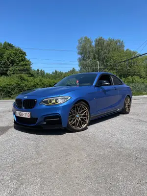 BMW M235i F22 2015 Bleu Estoril, boîte auto ZF8 et pack M Perf