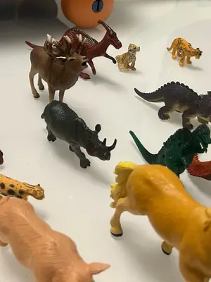 Lot de figurines dinosaures en très bon état, vendues complètes - Miniature 3