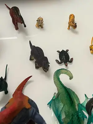 Lot de figurines dinosaures en très bon état, vendues complètes - Miniature 5