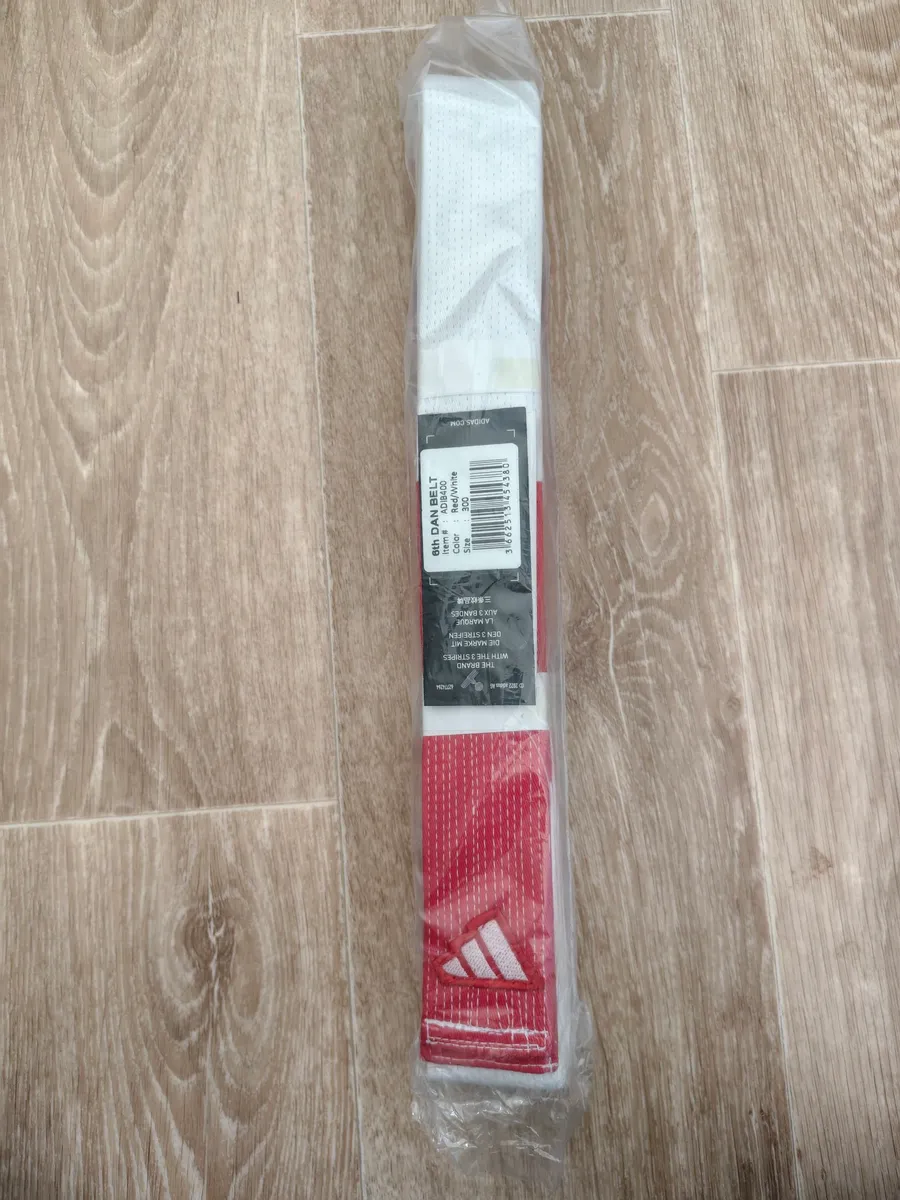 Ceinture de Judo Blanche-Rouge 8ème Dan + Ceinture Noire offerte - Photo 1