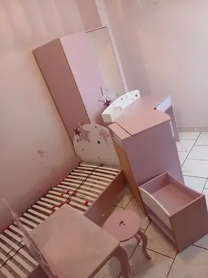 Meubles enfants pour jeunes filles - Bon état