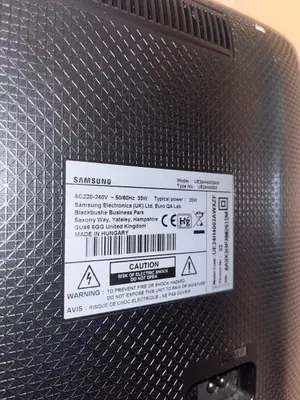 TV Samsung 24 pouces HD 61 cm avec pied d'origine et câbles - Miniature 3