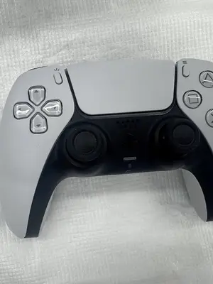 Sony PlayStation 5 Pro 2 To avec lecteur disque, DualSense et station de charge - Miniature 3