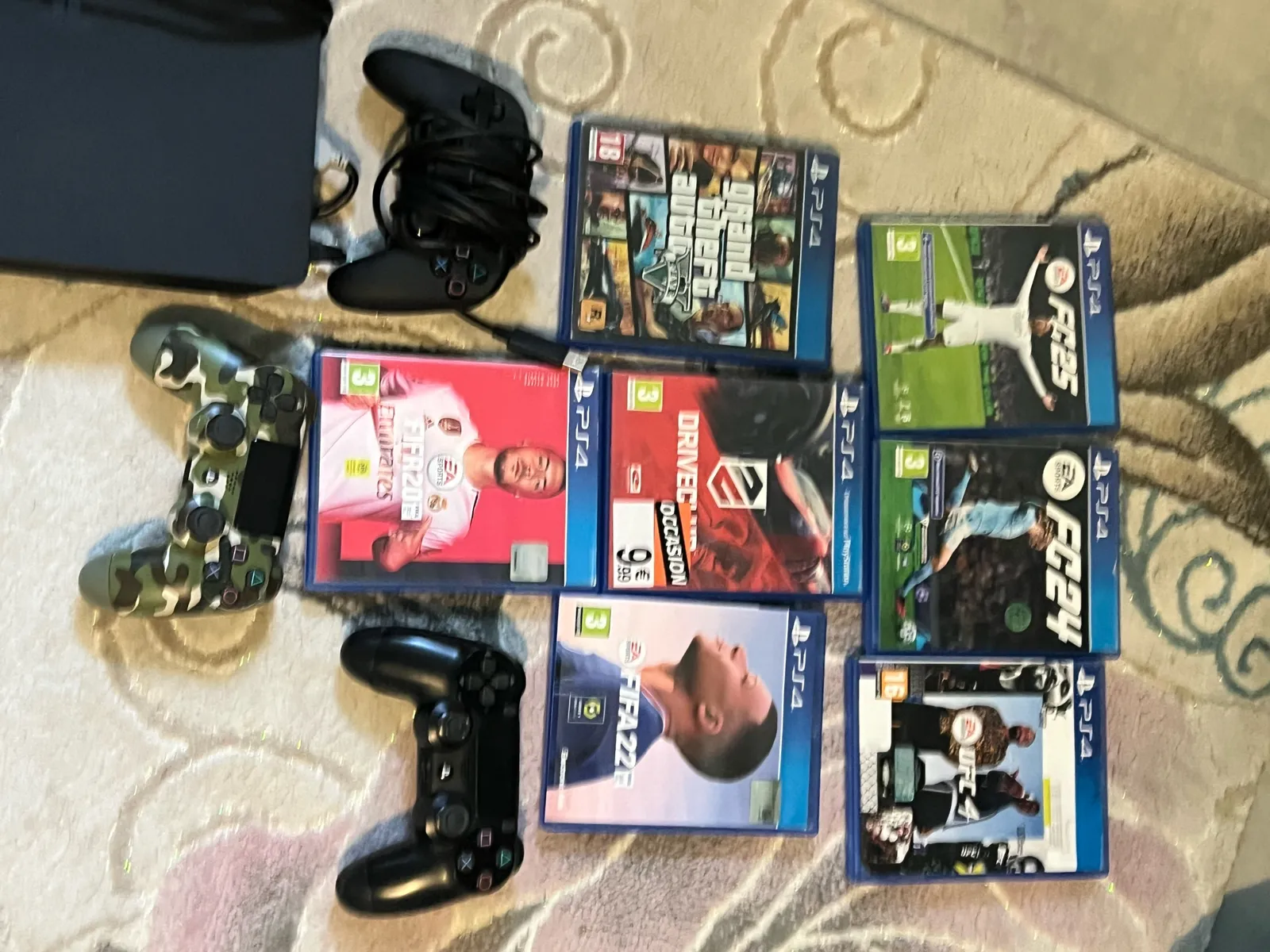PS4 Slim + 3 manettes Sony + 7 jeux - Photo 1