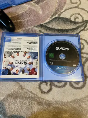 PS4 Slim + 3 manettes + 7 jeux - 300€ - Miniature 4