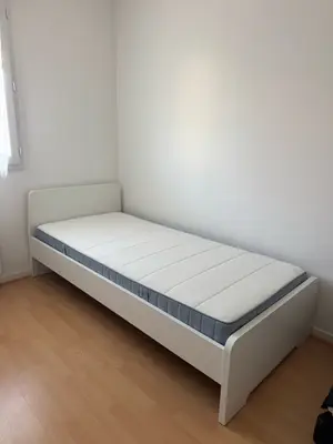 Lit 1 place IKEA avec sommier, matelas et protège-matelas, excellent état