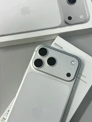 iPhone 17 Pro Max authentique 256 Go, batterie 100 %, avec reçu - Miniature 2
