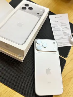 iPhone 17 Pro Max authentique 256 Go, batterie 100 %, avec reçu - Miniature 4