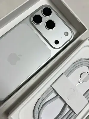 iPhone 17 Pro Max authentique 256 Go, batterie 100 %, avec reçu - Miniature 3