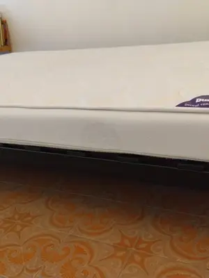 Canapé lit neuf avec matelas, sommier et rangement.Possibilités de livraison. - Miniature 4