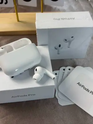 AirPods Pro 3 neufs avec boîte et accessoires, prix négociable - Miniature 2
