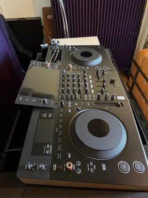 Pioneer DJ OPUS-QUAD + Flight Case - Excellent état - Miniature 2
