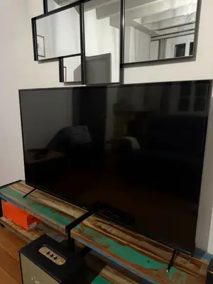 Téléviseur Telefunken modèle 2021 148 x 83 cm en très bon état - Miniature 2