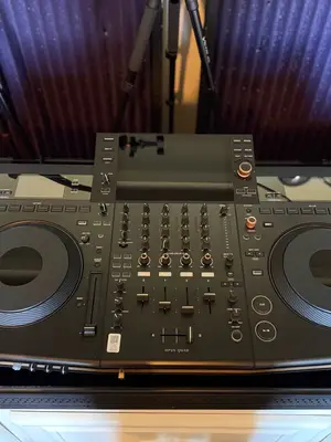 Pioneer DJ OPUS-QUAD + Flight Case - Excellent état