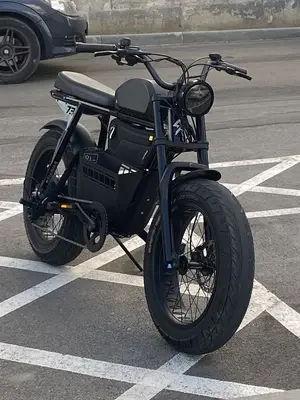 Vélo électrique SUPER73 avec gros pneus, freins à disque et éclairage LED - Miniature 2