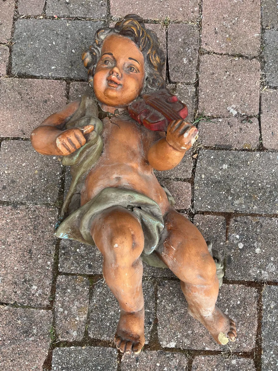 Statuette ancienne Putto musicien à la mandoline - Photo 1