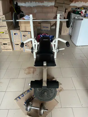 Banc de musculation complet avec barre et poids