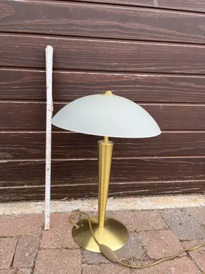 Lampe de table style Bauhaus laiton et verre dépoli