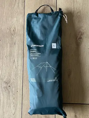 Tarp L Quechua de 2,88 x 2,5 m, très bon état, utilisé une seule fois