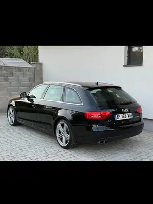 Audi A4 2.0 TDI 143ch S-line 2009 - 240 000 km - Miniature 3