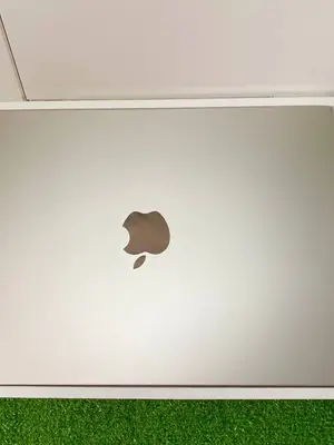 MacBook Air 13,6" M2 2022 - Comme neuf, 8Go/256Go - Miniature 4