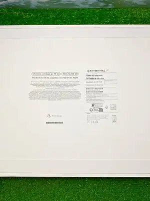 MacBook Air 15" M3 16Go 256Go - Neuf scellé - Miniature 2