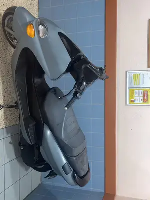 Scooter gris bon état - Déplacements en ville - Miniature 4
