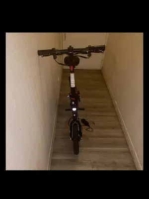 Vélo électrique UrbanGlide 140 Bike noir d’occasion avec chargeur inclus - Miniature 4