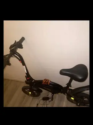 Vélo électrique UrbanGlide 140 Bike noir d’occasion avec chargeur inclus - Miniature 3