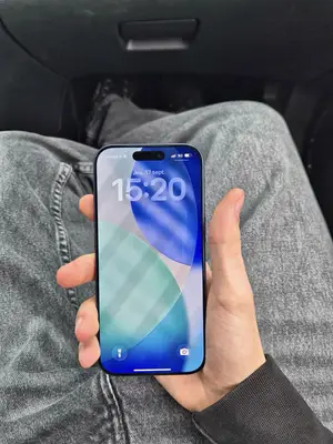 iPhone 17 Pro bleu 256 Go en état parfait, batterie 100 %, accessoires