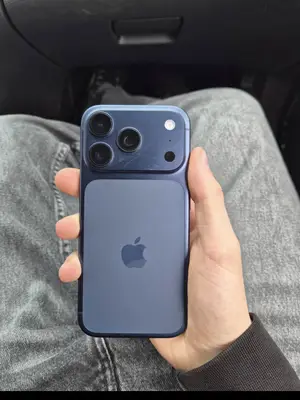 iPhone 17 Pro bleu 256 Go en état parfait, batterie 100 %, accessoires - Miniature 3
