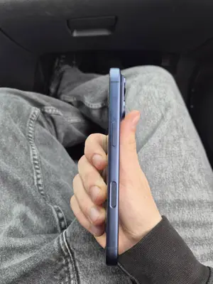 iPhone 17 Pro bleu 256 Go en état parfait, batterie 100 %, accessoires - Miniature 4