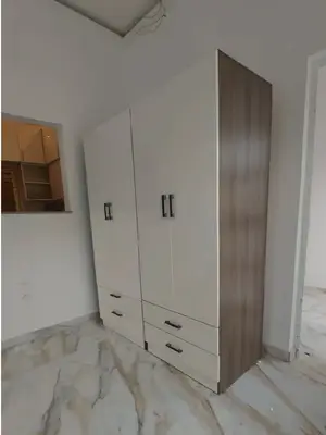 Armoire plusieurs places avec grand espace de rangement