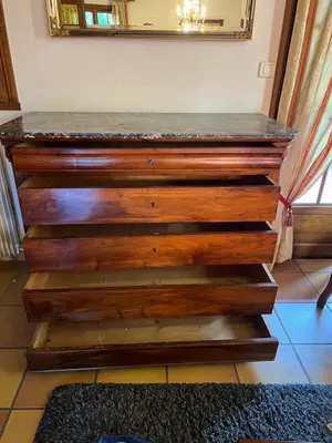 Commode Louis Philippe 4 tiroirs avec dessus en marbre - Miniature 2