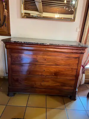 Commode Louis Philippe 4 tiroirs avec dessus en marbre