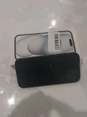 iPhone 15 comme neuf - 1 mois d'utilisation - Miniature 3