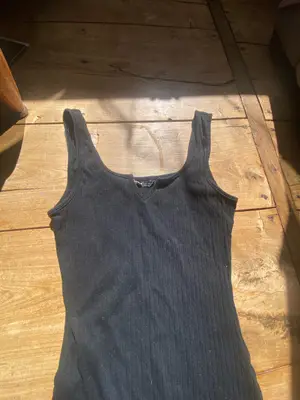 Robe noire élégante - Miniature 2