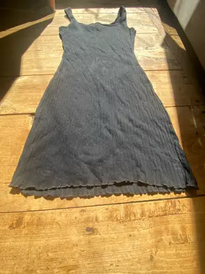Robe noire élégante - Miniature 4