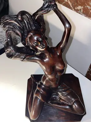 Belle statue femme Art Déco vintage