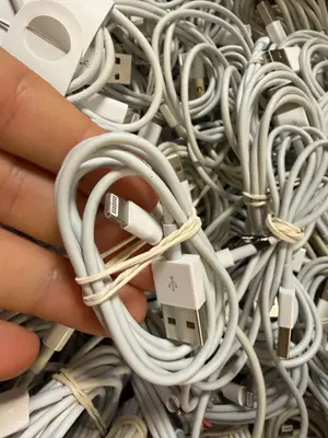 Lot d’environ 4 400 câbles de charge Apple pour iPhone, originaux et testés - Miniature 3
