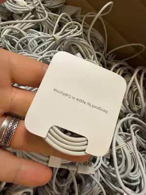 Lot d’environ 4 400 câbles de charge Apple pour iPhone, originaux et testés - Miniature 5