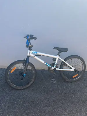 B'twin BMX WIP 500 - Très bon état genouillères casque gants ext.. - Miniature 5