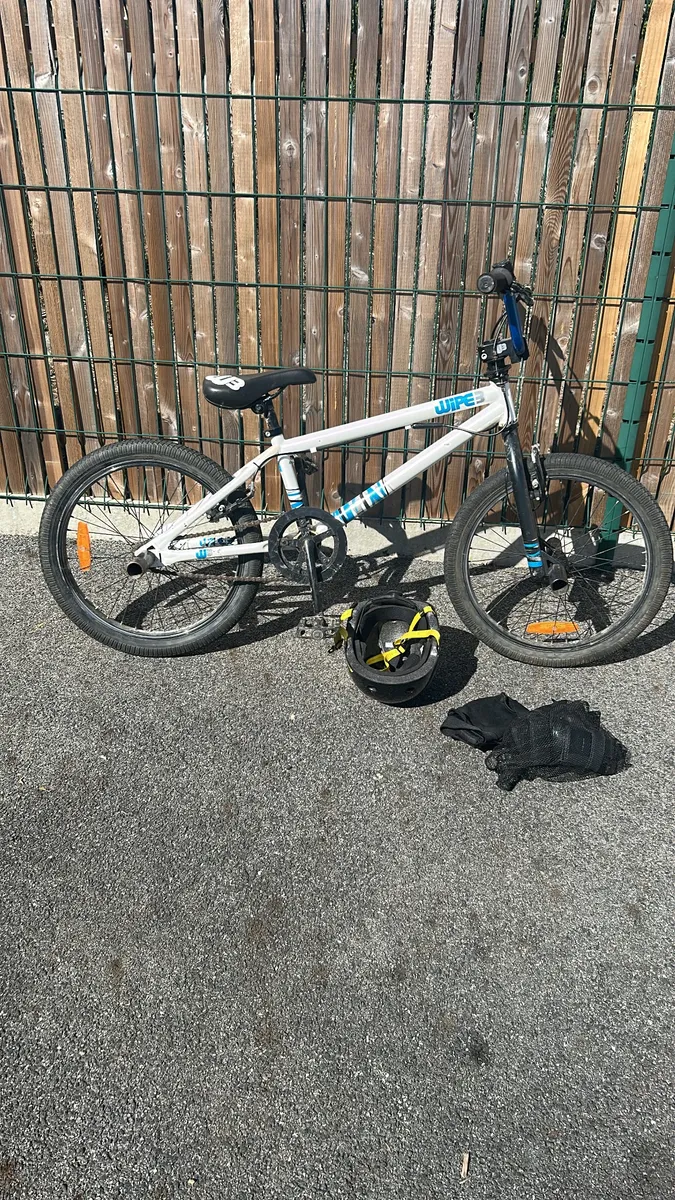 B'twin BMX WIP 500 - Très bon état genouillères casque gants ext.. - Photo 1